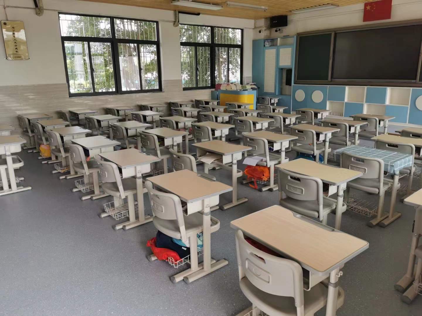 深圳較尾場大鵬學(xué)校20多間課室驗(yàn)收